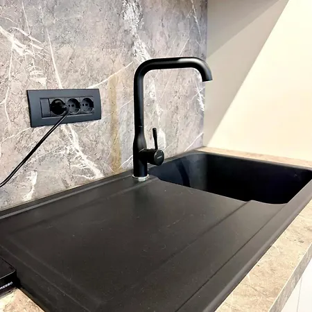 Luxury Near & Grand Park