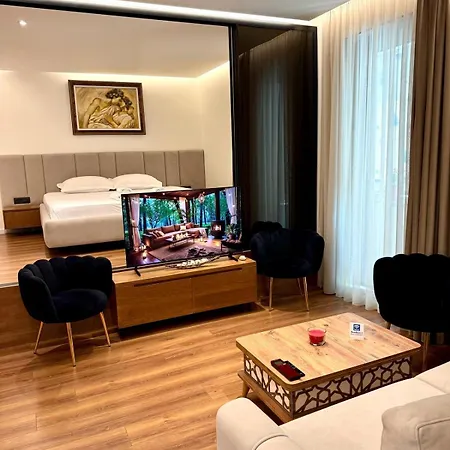 Luxury Near & Grand Park * Tirana