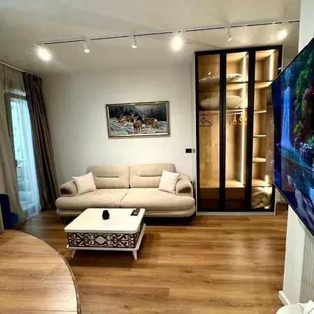 Luxury Near & Grand Park * Tirana