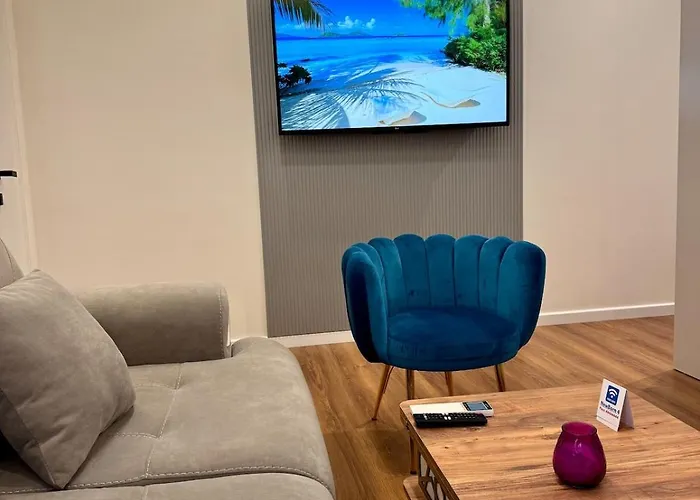 Luxury Near & Grand Park Apartament Tirana