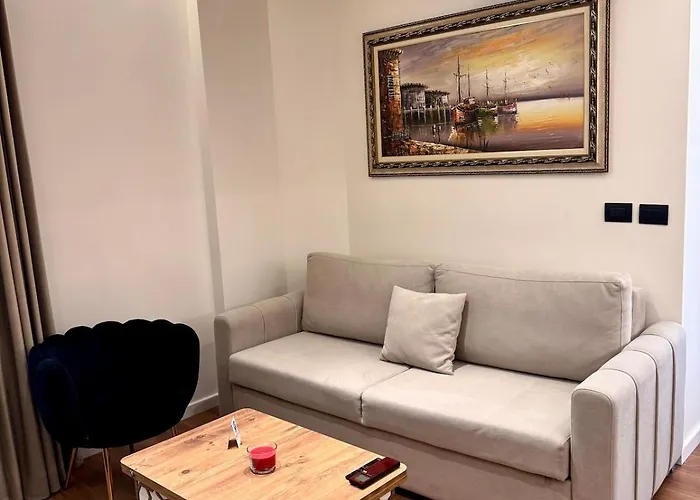 Luxury Near & Grand Park * Tirana