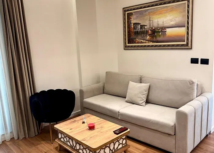 Luxury Near & Grand Park * Tirana