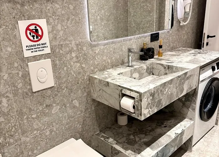 Luxury Near & Grand Park Tirana