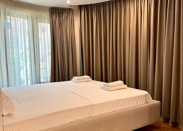 Luxury Near & Grand Park *