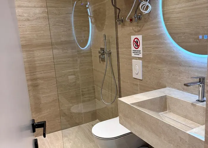 Luxury Near & Grand Park