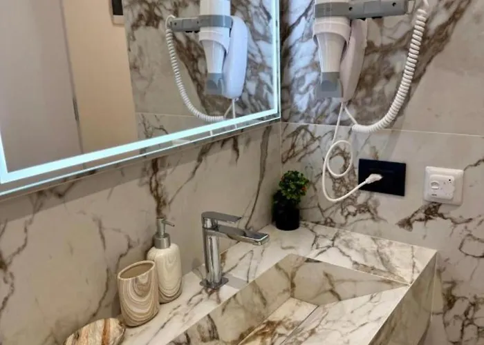 Luxury Near & Grand Park * Tirana