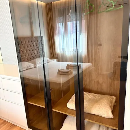 Luxury Near & Grand Park 아파트 티라나