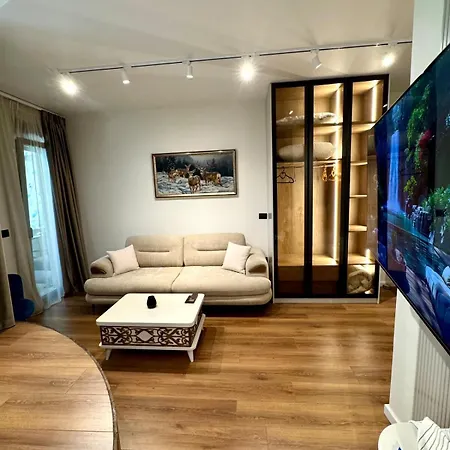 Luxury Near & Grand Park * Tirana
