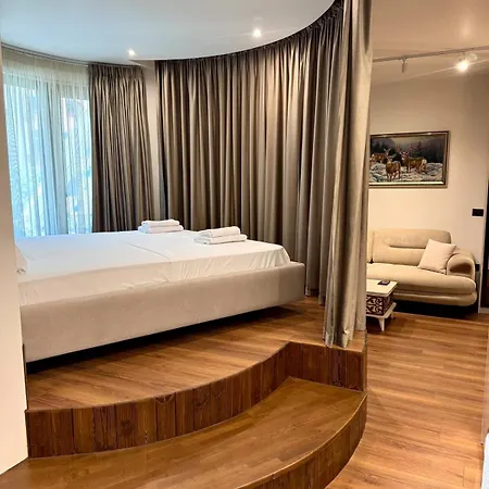 Luxury Near & Grand Park 아파트 티라나