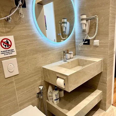 Luxury Near & Grand Park * 티라나