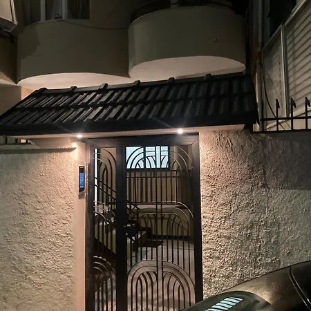 Luxury Near & Grand Park