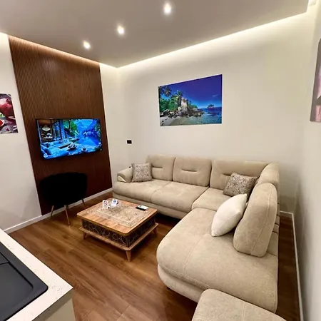 Luxury Near & Grand Park