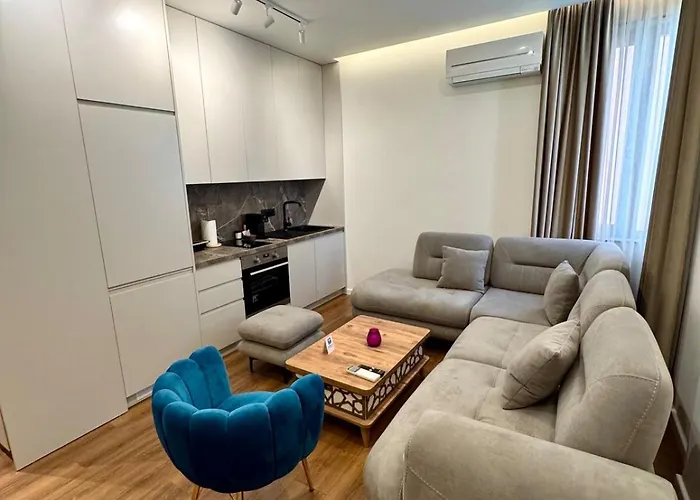 Luxury Near & Grand Park Lägenhet Tirana