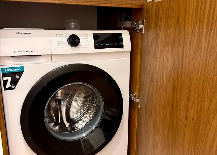 Luxury Near & Grand Park Lägenhet Tirana