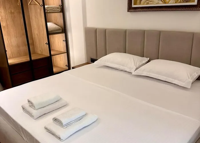 Luxury Near & Grand Park