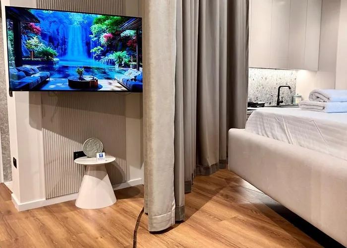 Luxury Near & Grand Park