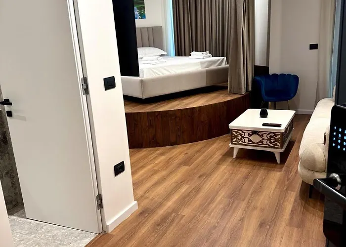 Luxury Near & Grand Park * 地拉那