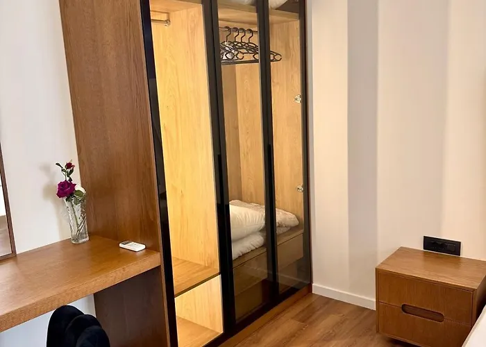 Luxury Near & Grand Park