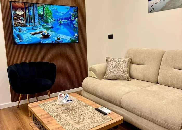 Luxury Near & Grand Park 地拉那