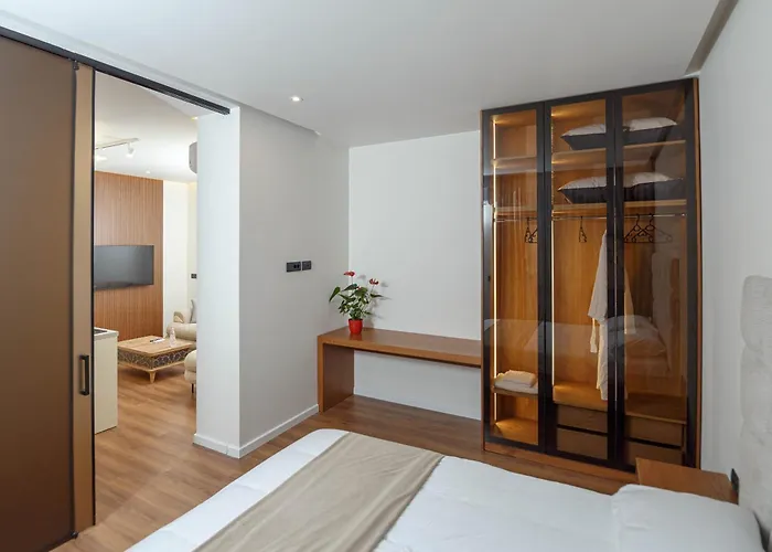 Luxury Near & Grand Park Tirana